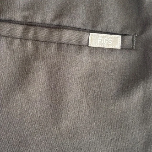 FIGS Casma Scrub Top Womens XS Black V-Neck Technical Collection FW1100 - Picture 4 of 6